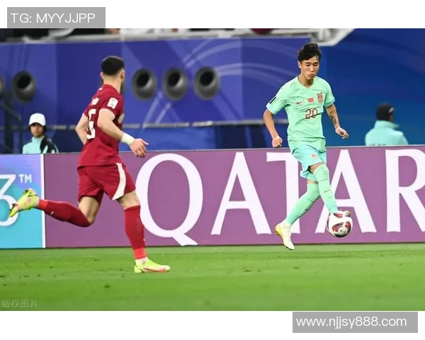 足球外套帅气十足让你在球场上尽显风采与个性