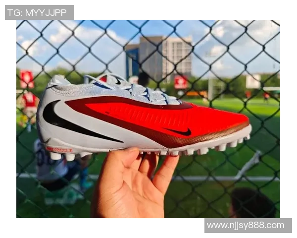 适合宽脚型的足球鞋推荐让你在场上更加自信与舒适