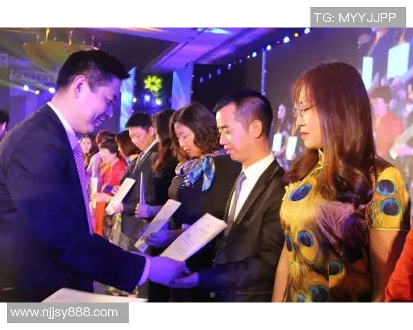 足球邹齐：从草根到明星的奋斗历程与荣耀时刻